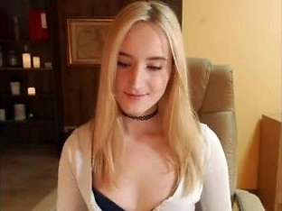 Charming babe flashes massive fanny and gets butt hole poked